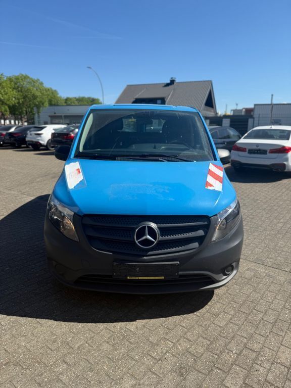 Blau Gebraucht 2019 Mercedes Vito Van / Kleinbus | 9.900 € (Superpreis) - Bild 1/4