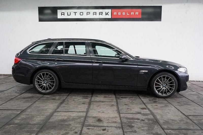 Grau Gebraucht 2013 BMW 528 Sport Line Kombi | 11.880 € (Fairer Preis) - Bild 1/4