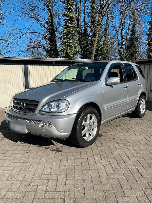 Silber Gebraucht 2005 Mercedes ML500 SUV | 8.900 € - Bild 1/4