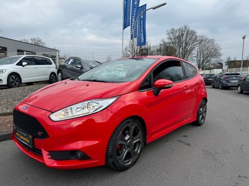Rot Gebraucht 2016 Ford Fiesta ST Kleinwagen | 9.990 € (Fairer Preis) - Bild 1/4