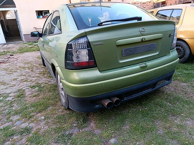Usata Opel Astra 101 CV (74 kW) 2000 Verde Utilitaria