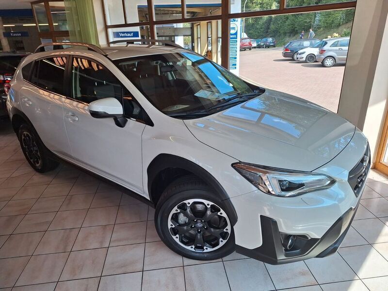 Weiß Gebraucht 2024 Subaru XV Comfort SUV | 27.900 € (Fairer Preis) - Bild 1/4