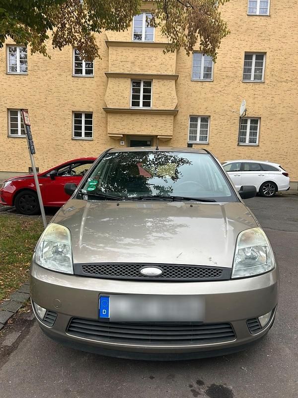 Grau Gebraucht 2003 Ford Fiesta Kleinwagen | 1.750 € - Bild 1/4