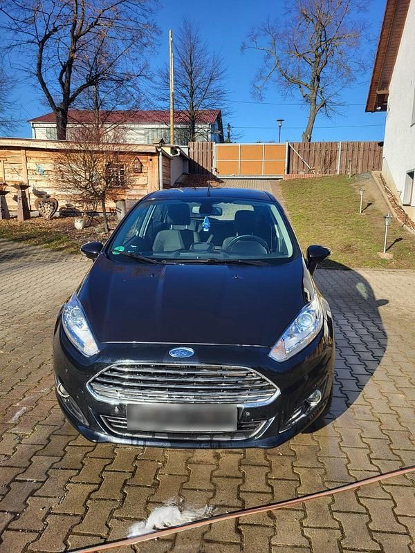 Gebraucht Ford Fiesta 101 PS (74 kW) 2016 Schwarz Kleinwagen
