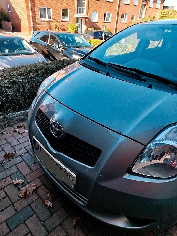Silber Gebraucht 2005 Toyota Yaris Kleinwagen | 1.500 € (Guter Preis) - Bild 1/4