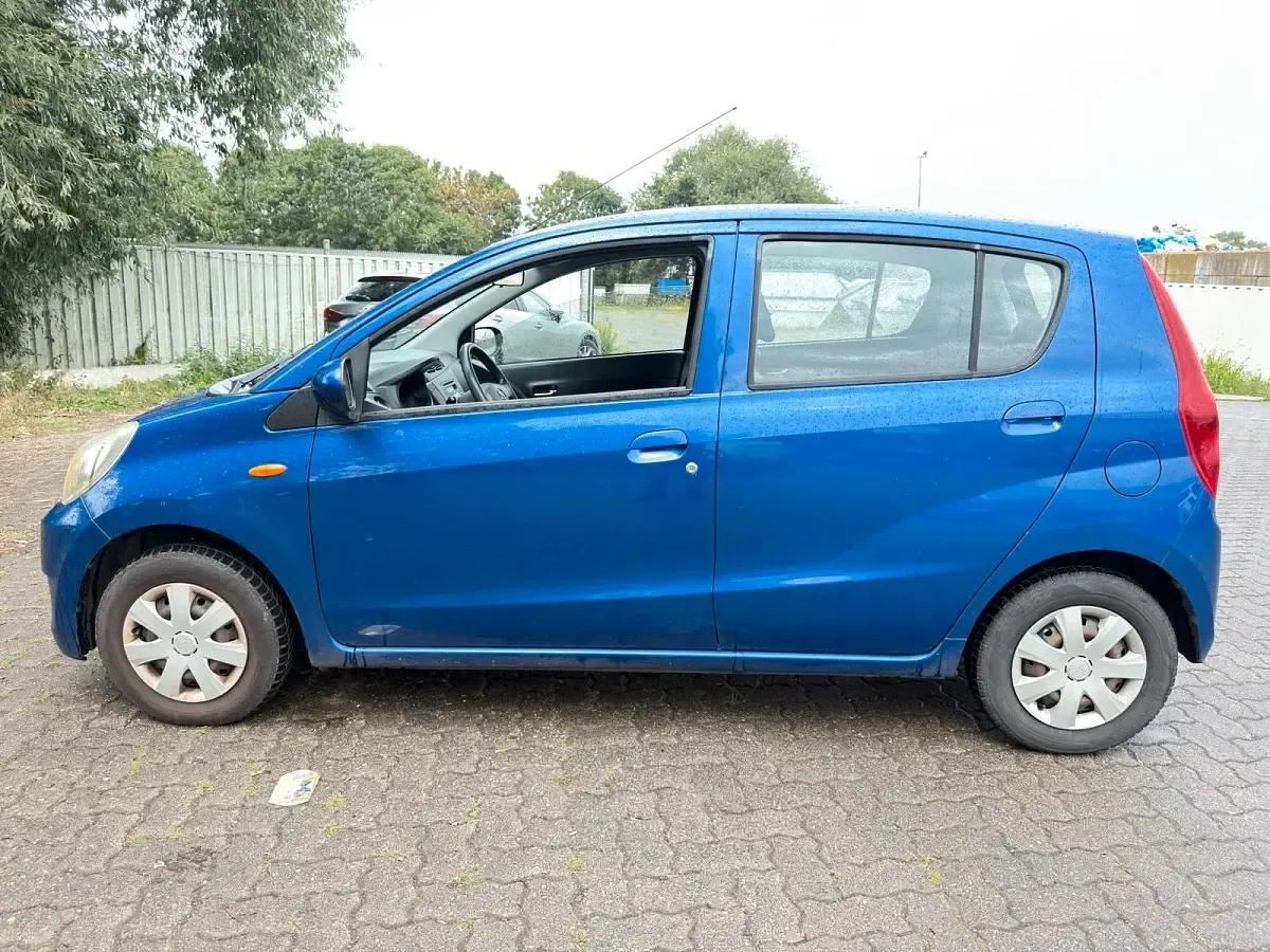Gebraucht Daihatsu Cuore 69 PS (50 kW) 2009 Blau Kleinwagen