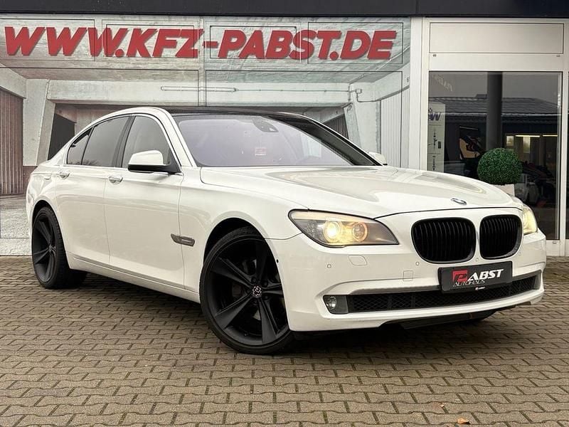 Weiß Gebraucht 2009 BMW 740 Sport Line Limousine | 9.990 € (Guter Preis) - Bild 1/4