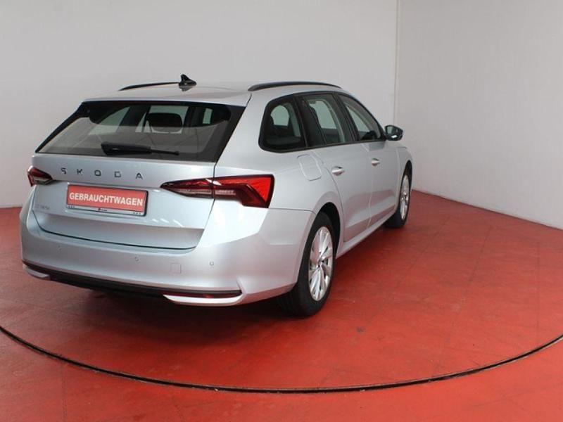 Gebraucht Skoda Octavia Selection 150 PS (110 kW) 2024 Brillantsilber metallic (metallic) Kombi