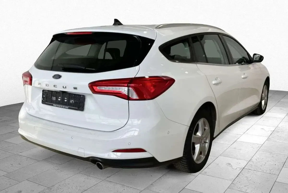 Gebraucht Ford Focus Titanium 235 PS (172 kW) 2021 Weiß Kombi
