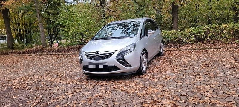 Grau Gebraucht 2013 Opel Zafira Tourer Active Van / Kleinbus | 7.250 € (Guter Preis) - Bild 1/4