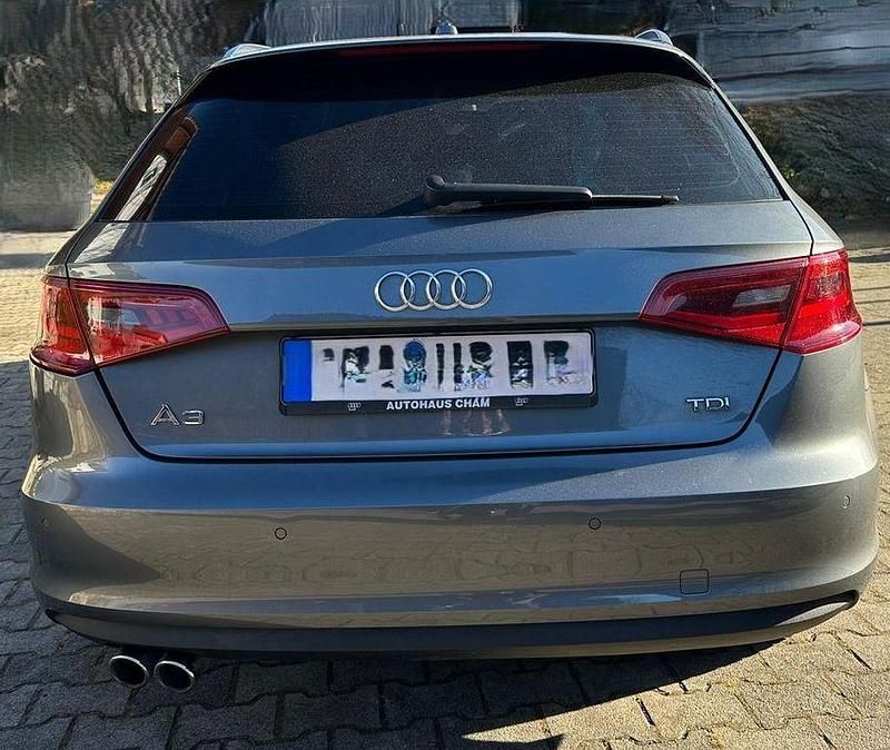 Gebraucht Audi A3 Ambiente 150 PS (110 kW) 2015 Grau Limousine