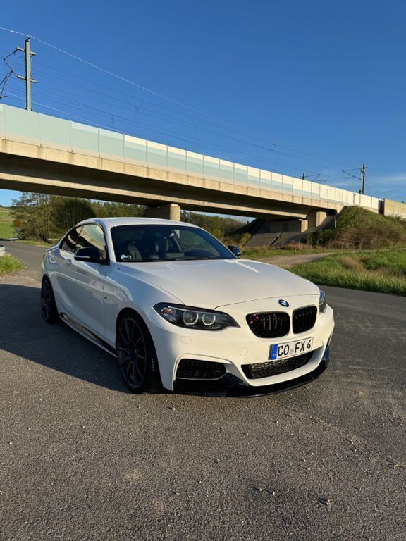 Weiß Gebraucht 2014 BMW M235 M Performance Coupé | 22.999 € (Fairer Preis) - Bild 1/2