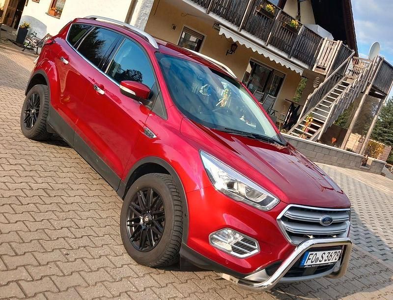 Gebraucht Ford Kuga Trend 150 PS (110 kW) 2019 Rot SUV