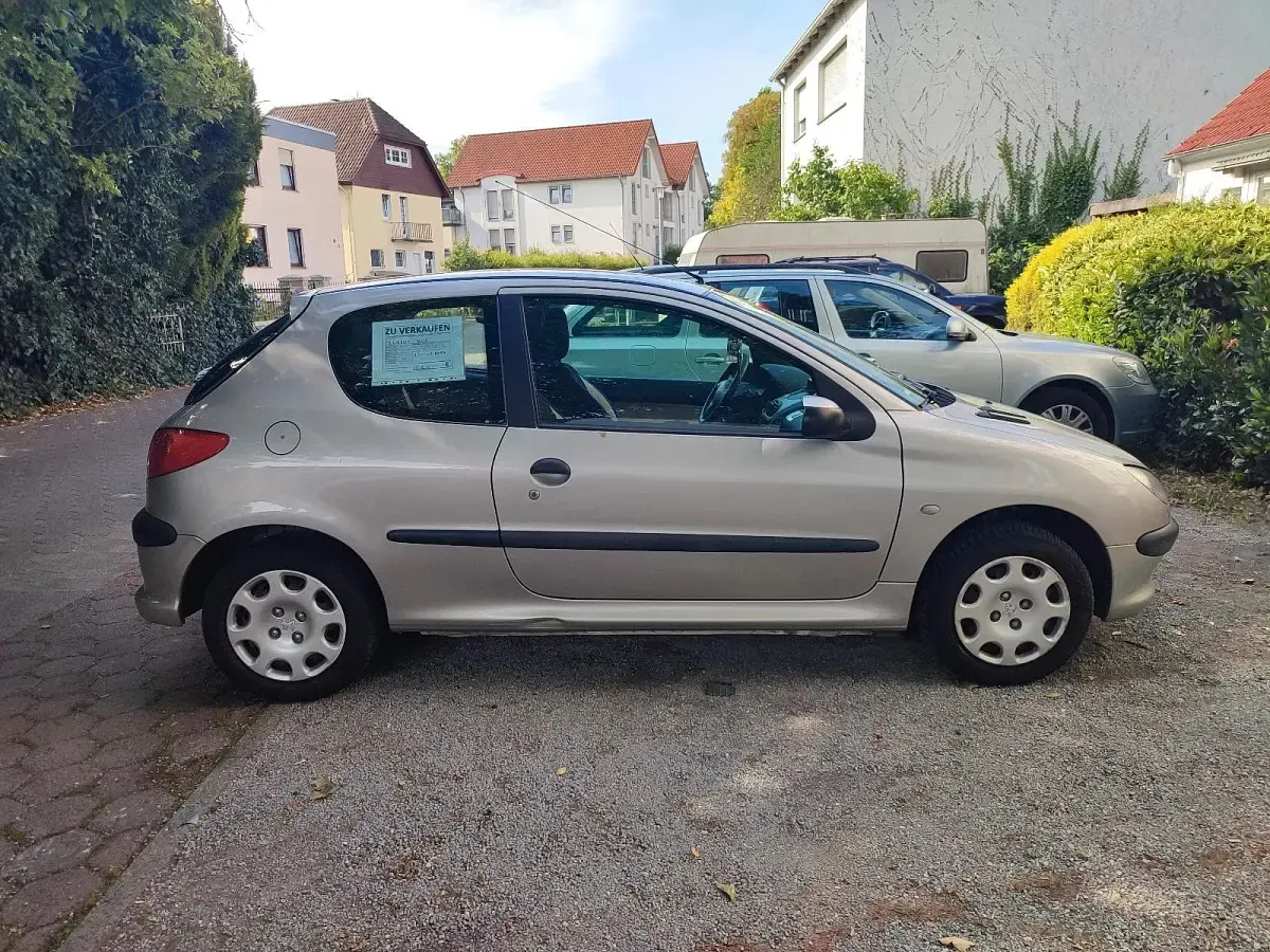 Gebraucht Peugeot 206 60 PS (44 kW) 2004 Silber Kleinwagen