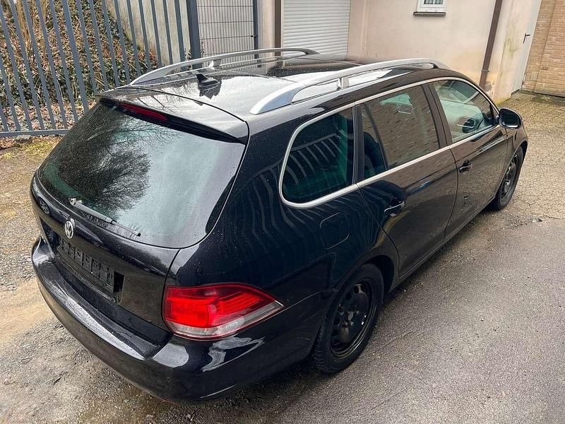 Gebraucht VW Golf VI 105 PS (77 kW) 2010 Deep black perleffekt Kleinwagen