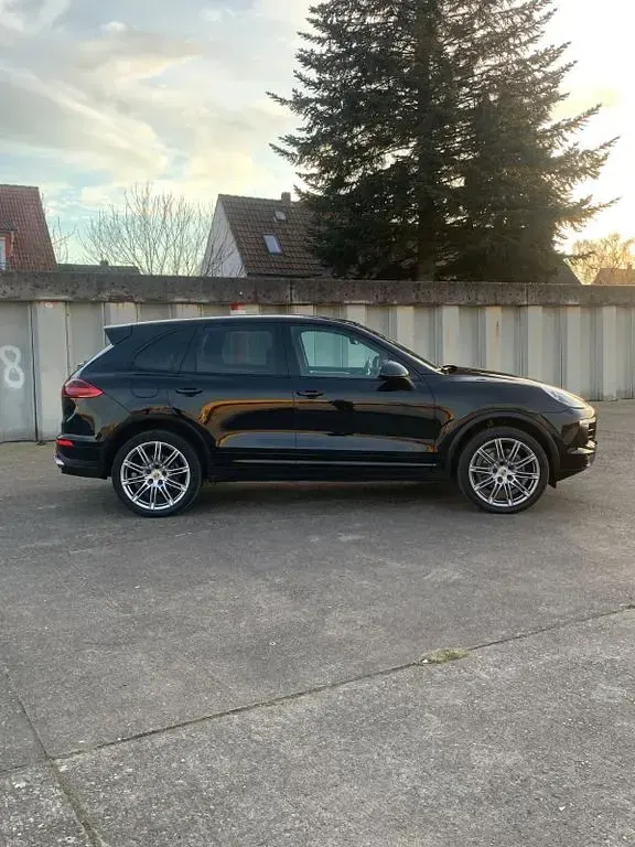 Second-hand Porsche Cayenne 262 CP (192 kW) 2016 Negru SUV