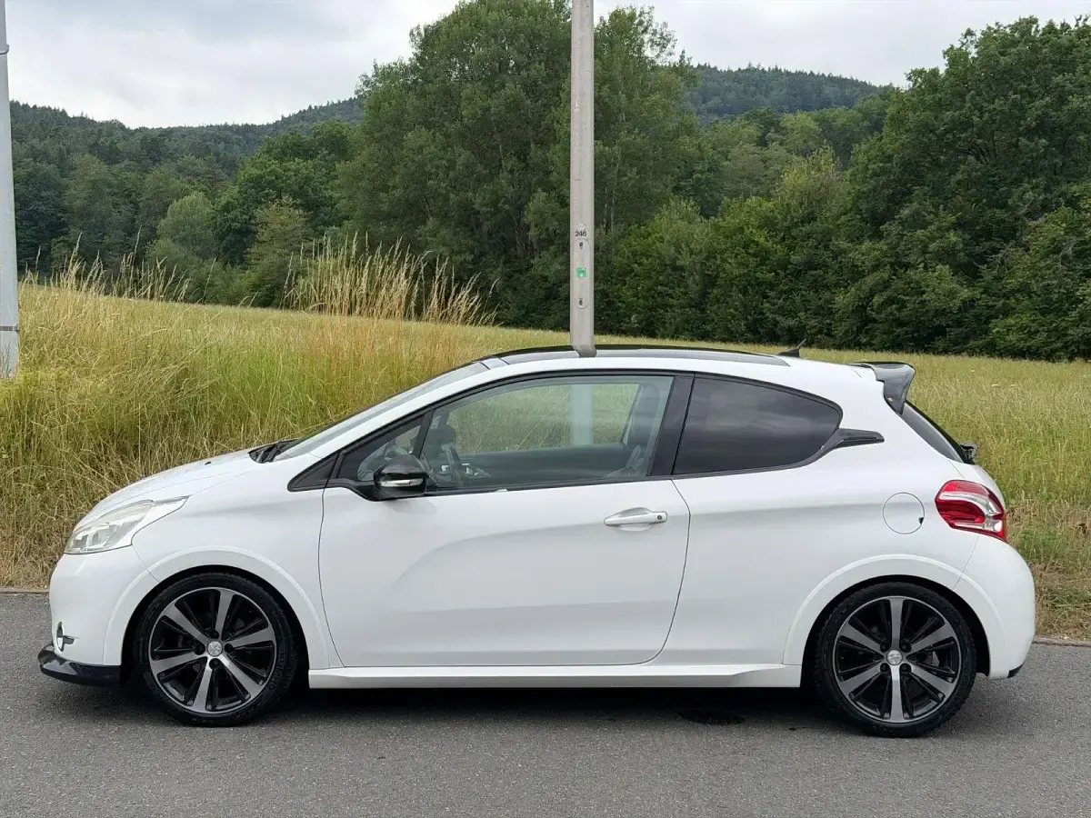 Gebraucht Peugeot 208 120 PS (88 kW) 2013 Weiß Kleinwagen