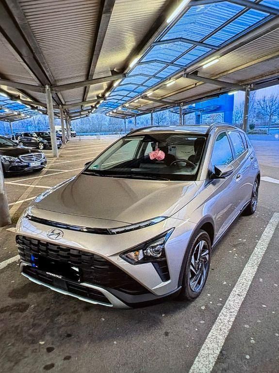 Grau Gebraucht 2021 Hyundai Bayon Select SUV | 16.000 € - Bild 1/4