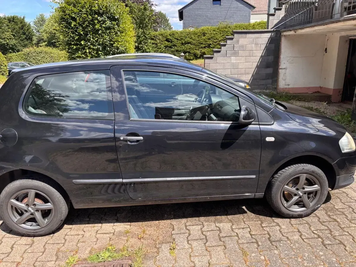 Gebraucht VW Fox 75 PS (55 kW) 2005 Schwarz Kleinwagen