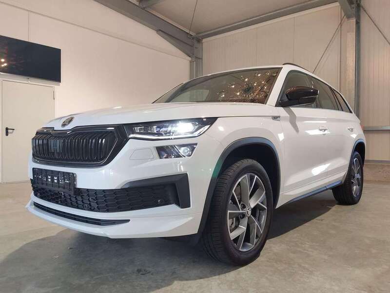 Moonweiss metallic Gebraucht 2023 Skoda Kodiaq SportLine SUV | 49.189 € (Teuer) - Bild 1/4