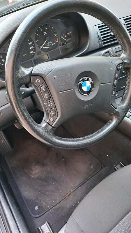 Silber Gebraucht 2005 BMW 316 Lifestyle Kombi | 1.999 € (Fairer Preis) - Bild 1/4