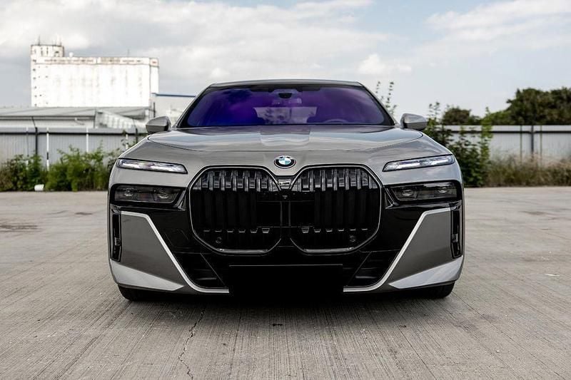 Gebraucht BMW 740 M Sport 286 PS (210 kW) 2025 Grau Limousine