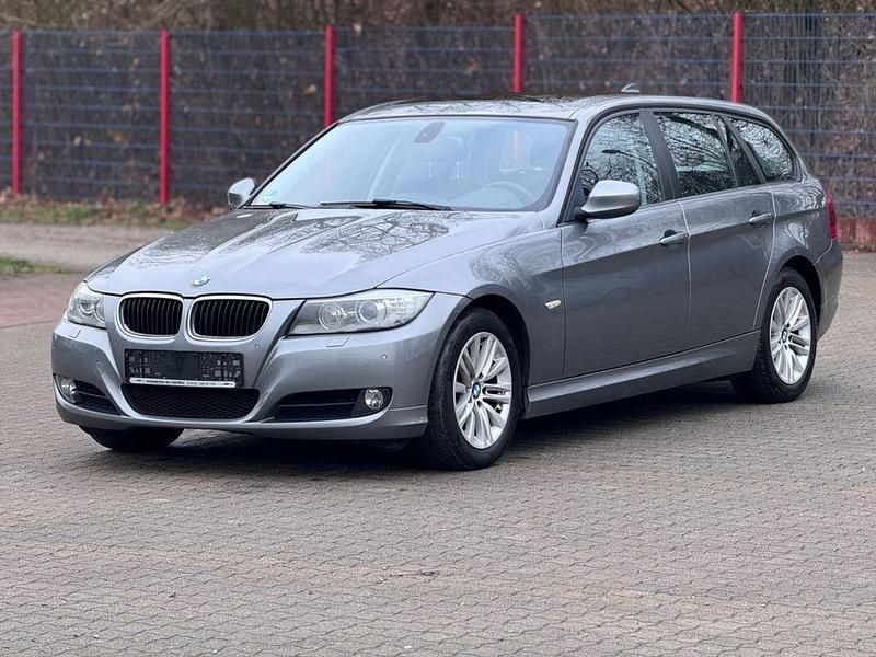 Grau Gebraucht 2012 BMW 318 Kombi | 4.900 € (Guter Preis) - Bild 1/4