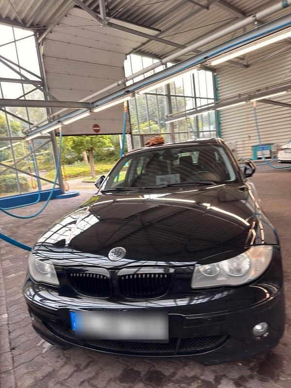 Schwarz Gebraucht 2005 BMW 120 Sport Line Kleinwagen | 2.650 € (Fairer Preis) - Bild 1/4