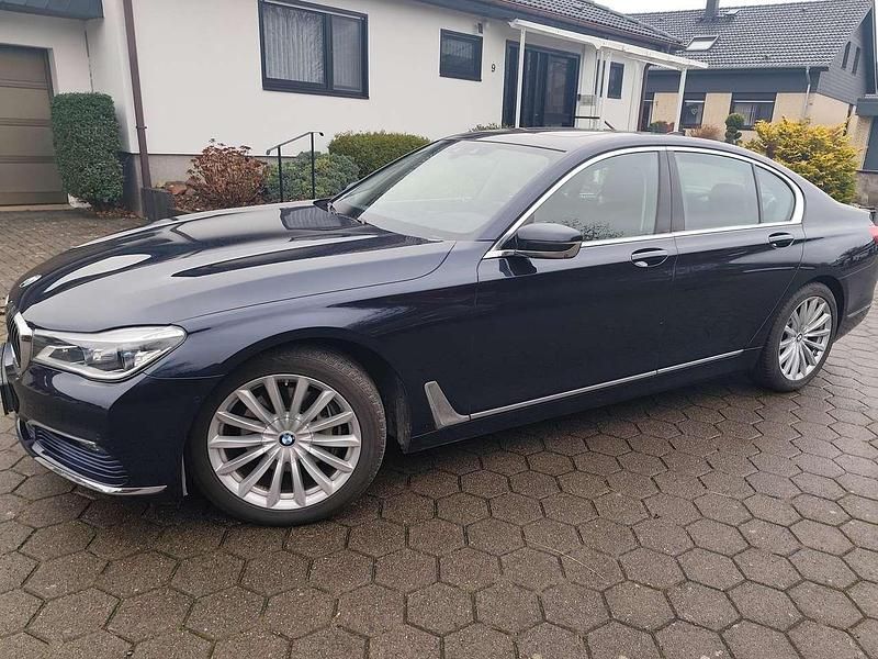 Gebraucht BMW 740 320 PS (235 kW) 2016 Blau Limousine