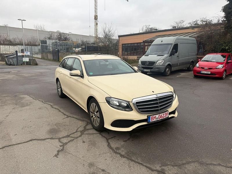 Gebraucht Mercedes E200 150 PS (110 kW) 2019 Gelb Kombi