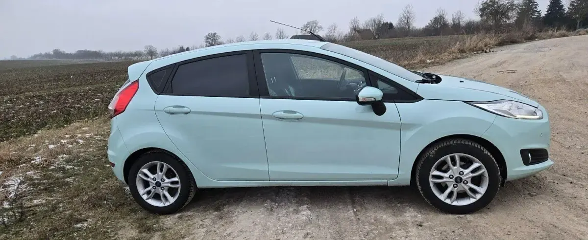 Używany Ford Fiesta Celebration 80 KM (58 kW) 2017 Zielony Hatchback