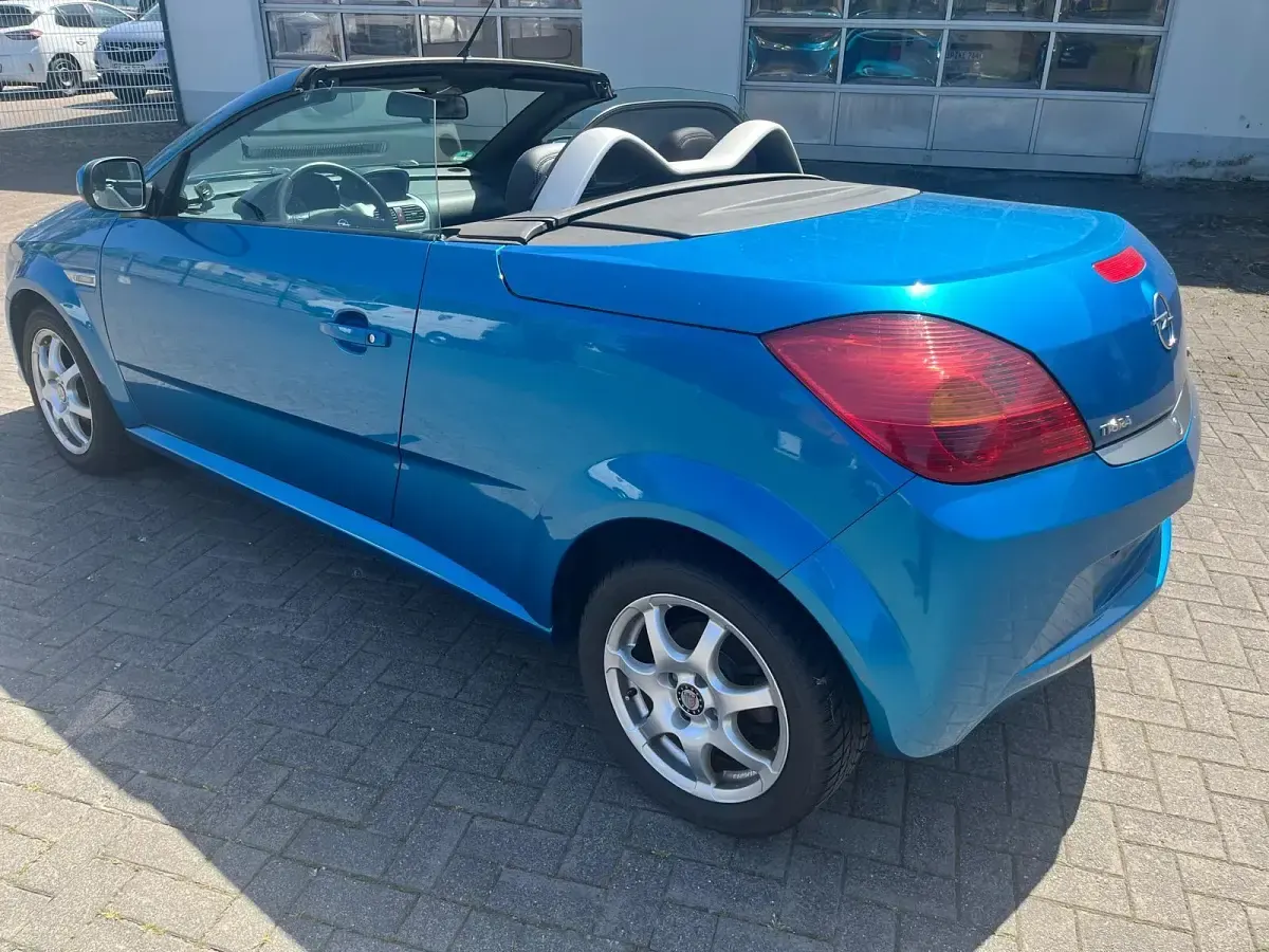 Używany Opel Tigra 125 KM (91 kW) 2006 Niebieski Kabriolet