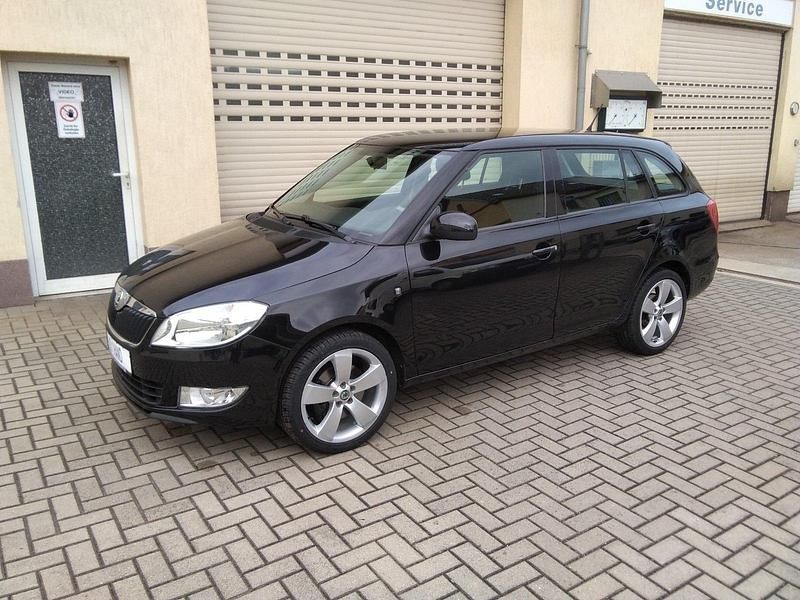 Schwarz Gebraucht 2014 Skoda Fabia Kombi | 7.990 € (Guter Preis) - Bild 1/4