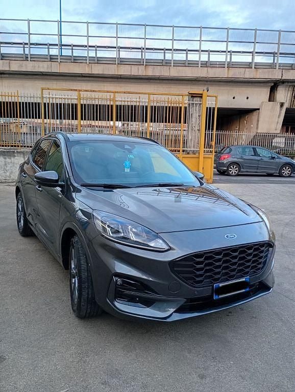 Gebraucht Ford Kuga ST-Line 120 PS (88 kW) 2023 Grau SUV