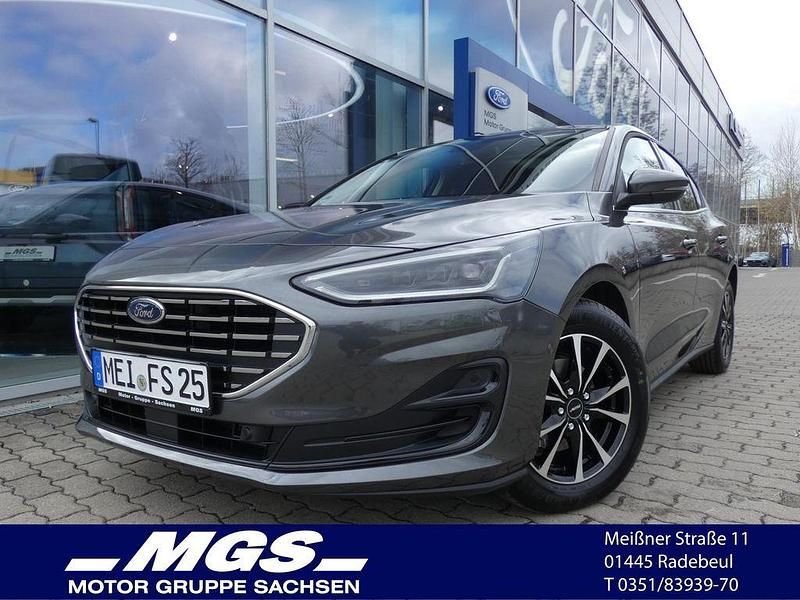 Neu Ford Focus Titanium X 155 PS (114 kW) 2026 Magneticgrau (metallic) Limousine