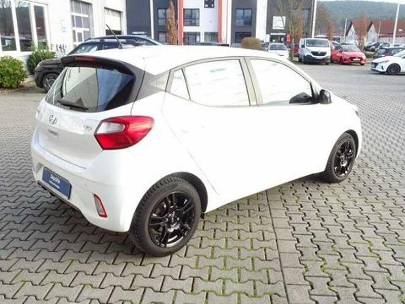 Gebraucht Hyundai i10 Trend 67 PS (49 kW) 2020 Weiß Kleinwagen