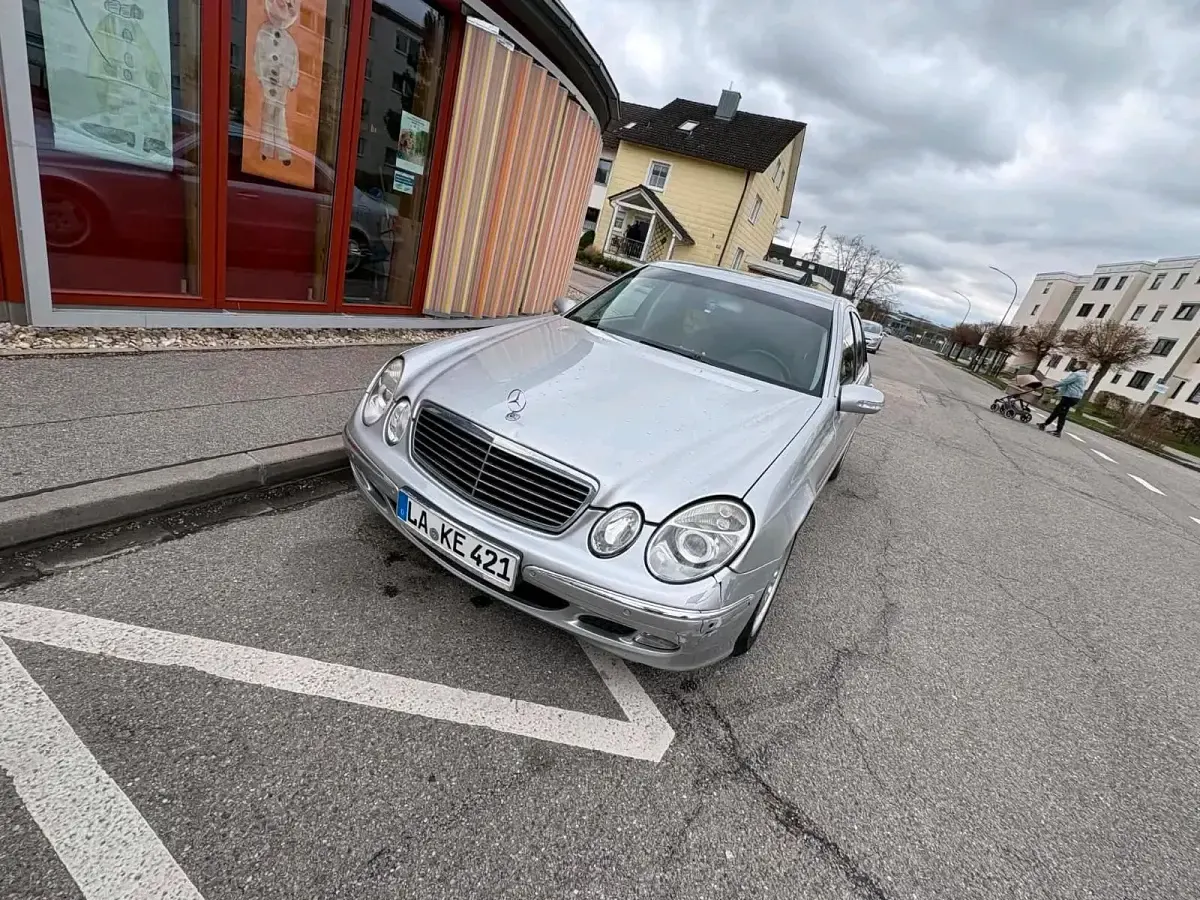 Gebraucht Mercedes E220 110 PS (80 kW) 2004 Grau Limousine