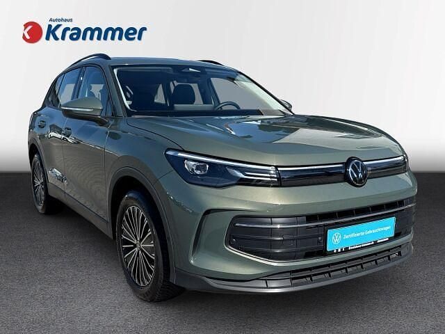 Gebraucht VW Tiguan Life 150 PS (110 kW) 2024 Grün SUV