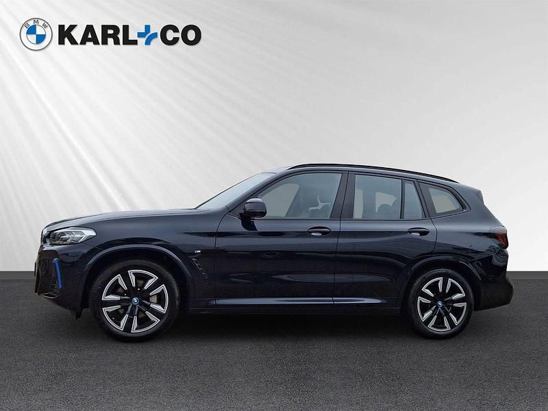 Gebraucht BMW iX3 M Sport 210 kW (286 PS) 2023 Carbonschwarz metallic SUV