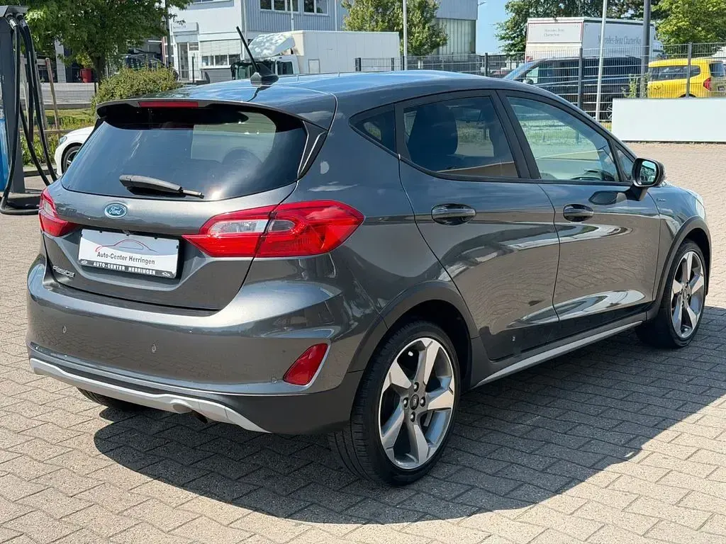 Gebraucht Ford Fiesta Active 101 PS (74 kW) 2019 Grau Kleinwagen