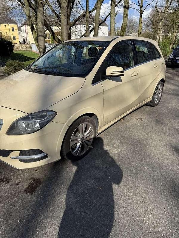 Gebraucht Mercedes B200 156 PS (114 kW) 2014 Van / Kleinbus