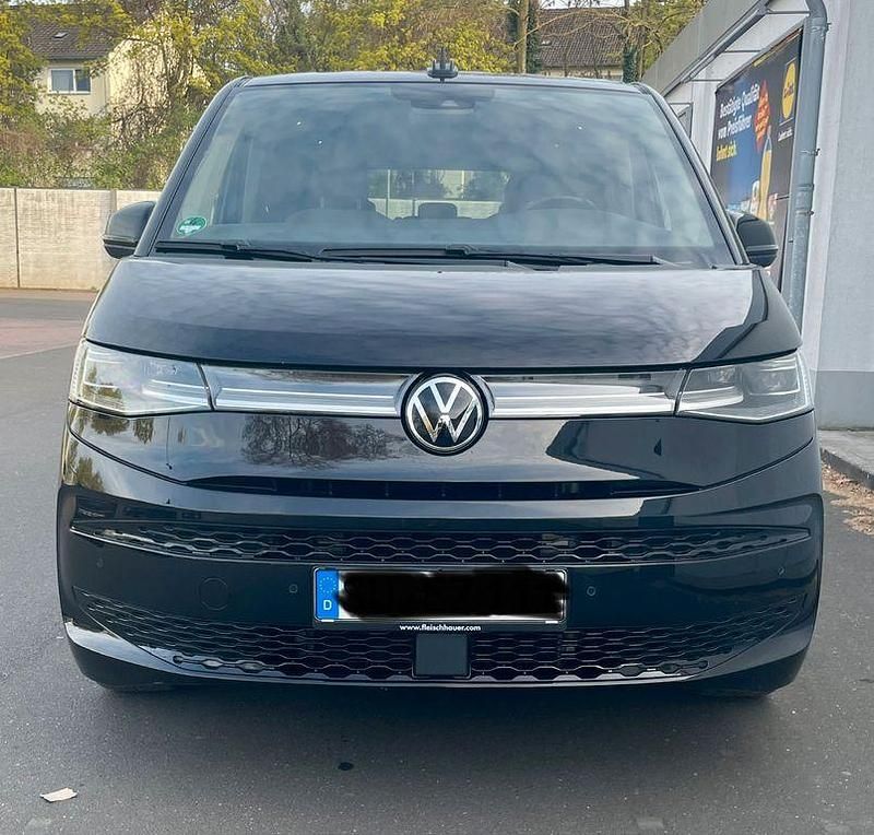 Gebraucht VW Multivan Style 150 PS (110 kW) 2023 Schwarz Van