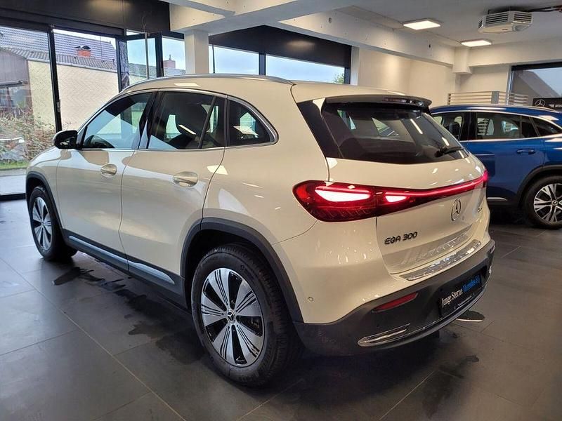 Gebraucht Mercedes EQA300 Advanced 168 kW (229 PS) 2024 Weiß SUV