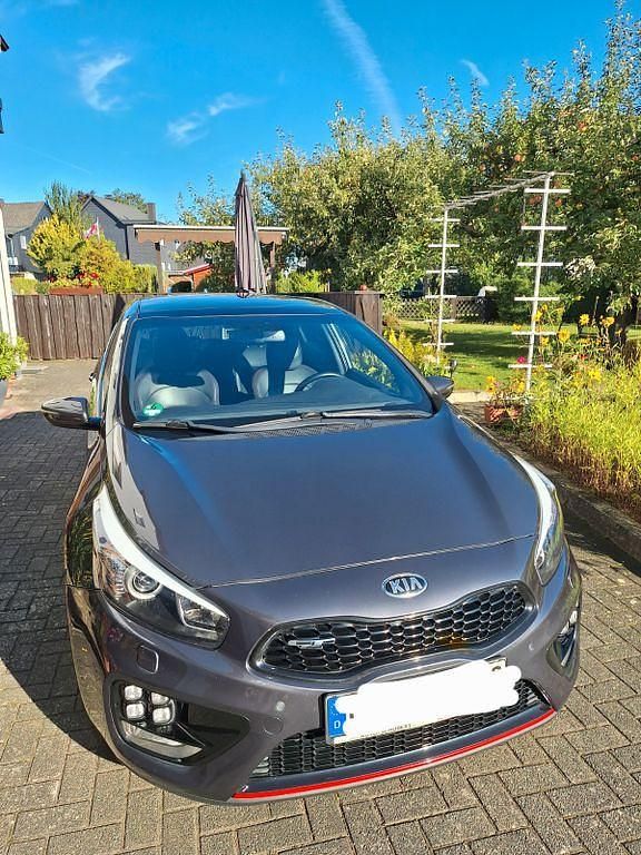 Grau Gebraucht 2017 Kia Ceed GT-Track Limousine | 10.599 € (Guter Preis) - Bild 1/4