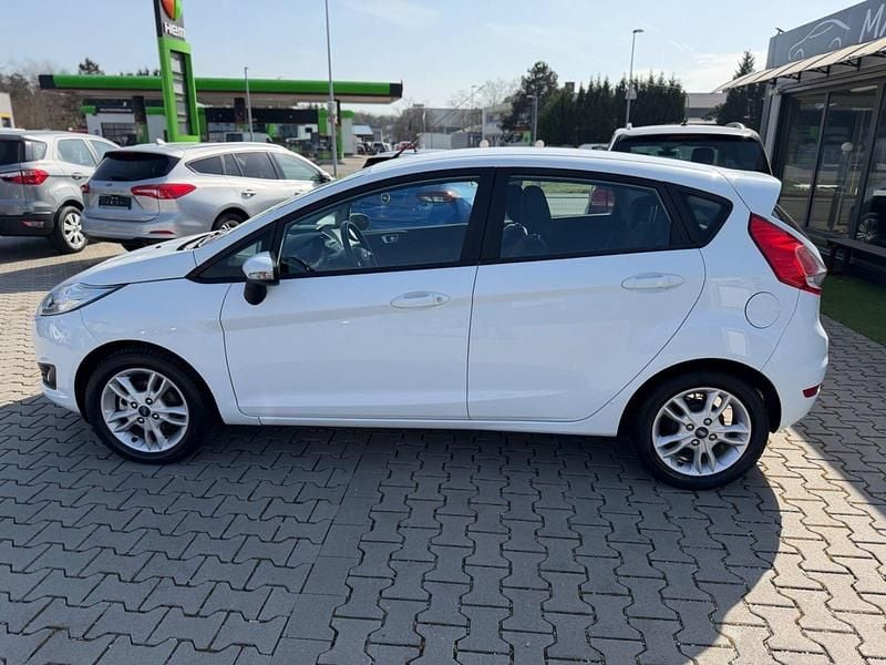 Usata Ford Fiesta 101 CV (74 kW) 2016 Bianco Utilitaria