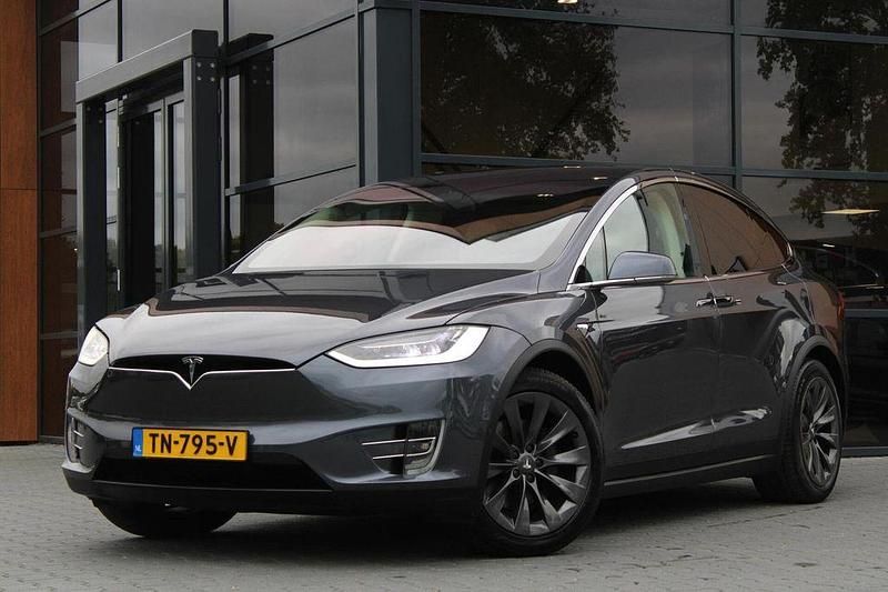 Grau Gebraucht 2018 Tesla Model X SUV | 29.950 € (Superpreis) - Bild 1/4