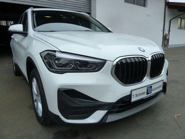 Weiß Gebraucht 2021 BMW X1 Sport Line SUV | 25.800 € (Guter Preis) - Bild 1/4
