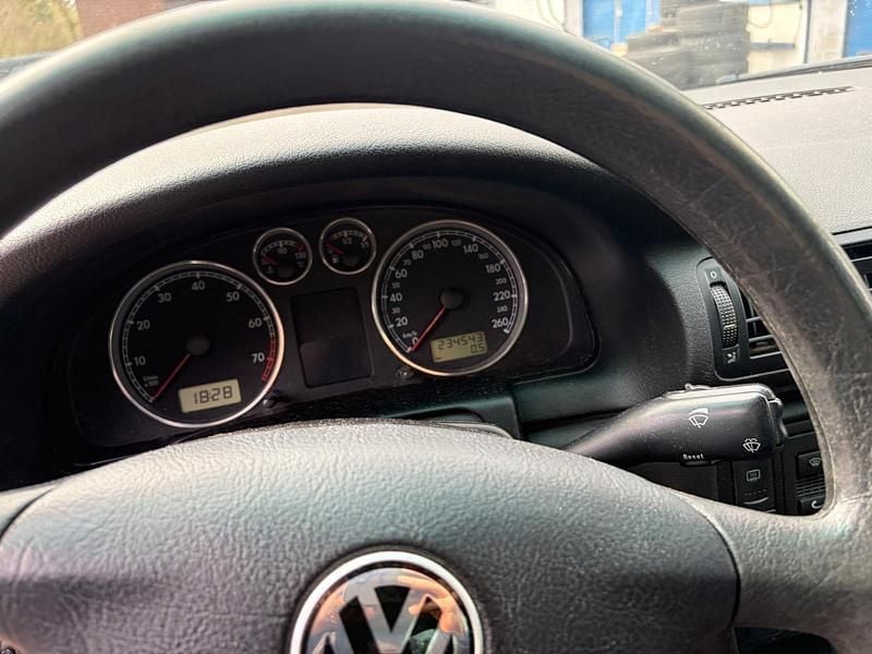 Gebraucht VW Passat 102 PS (75 kW) 2002 Silber Limousine