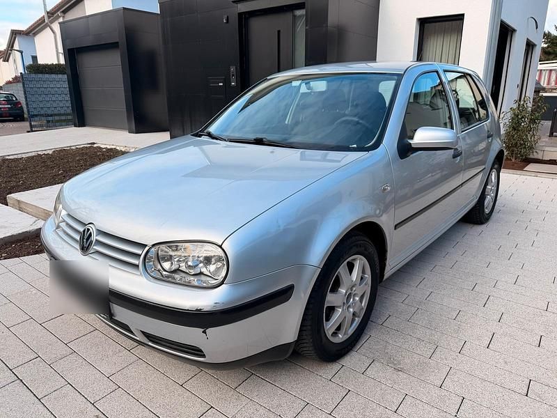 Gebraucht VW Golf IV 105 PS (77 kW) 2001 Silber Kleinwagen