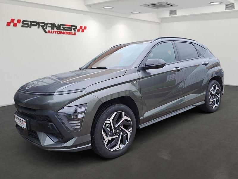 Grau Neu 2025 Hyundai Kona N Line SUV | 31.990 € (Etwas zu teuer) - Bild 1/4